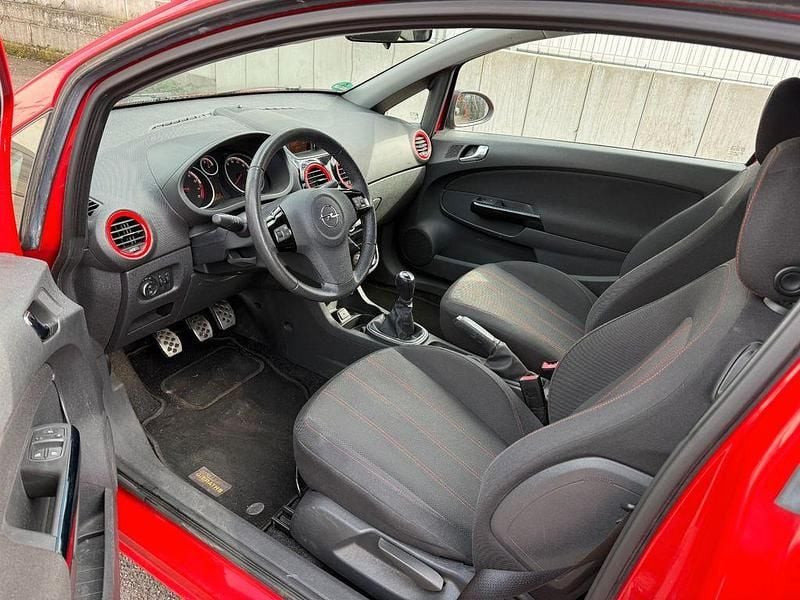 Gebraucht Opel Corsa Color Edition 101 PS (74 kW) 2012 Rot Kleinwagen