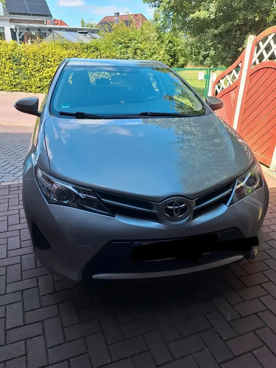 Gebraucht Toyota Auris 99 PS (72 kW) 2015 Silber Limousine