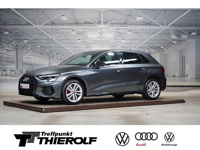 Daytonagrau perleffekt Gebraucht 2021 Audi A3 Sportback e-tron S-Line Limousine | 28.380 € (Fairer Preis) - Bild 1/4