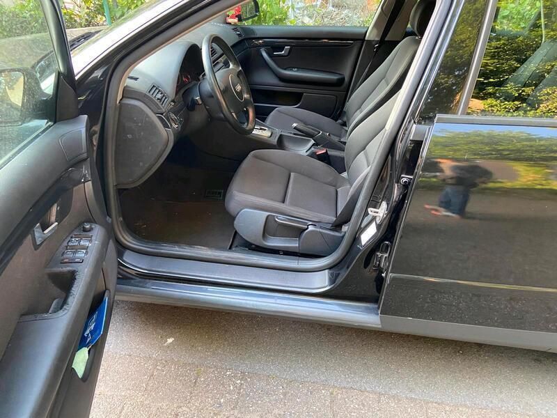 Schwarz Gebraucht 2002 Audi A4 Limousine | 900 € (Superpreis) - Bild 1/2