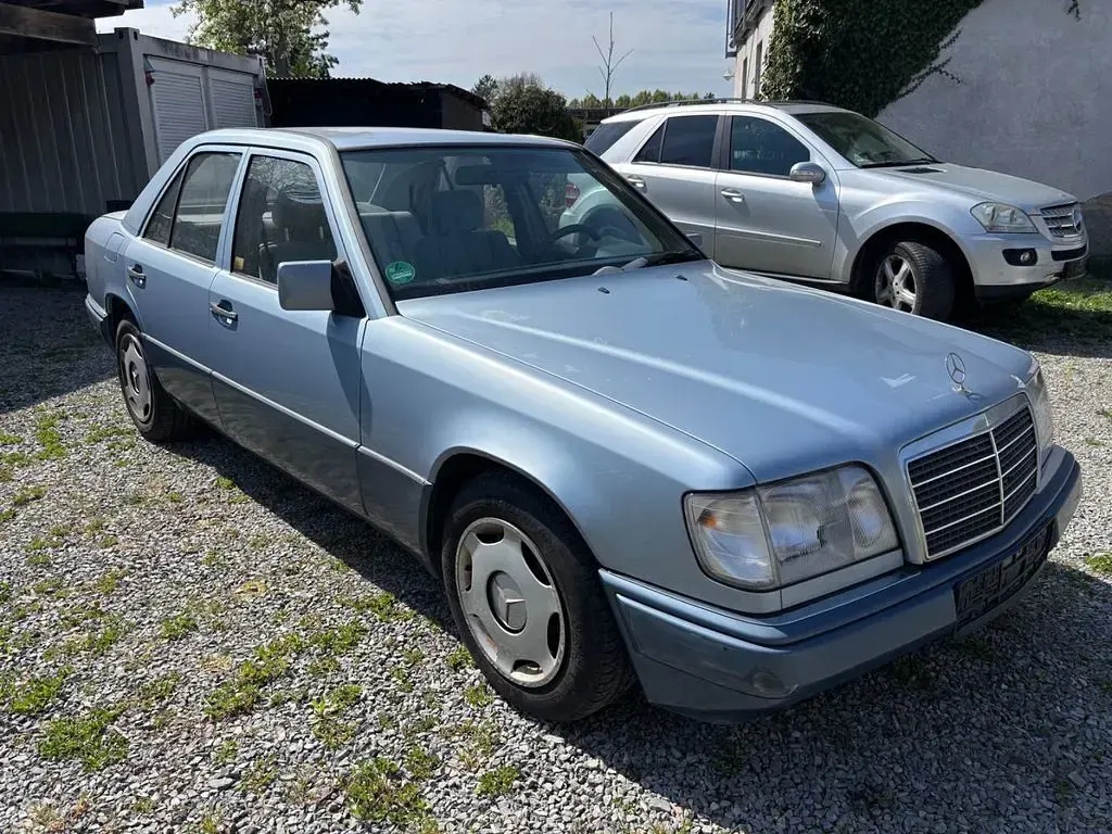 Brugt Mercedes E200 136 HK (100 kW) 1994 Blå Sedan
