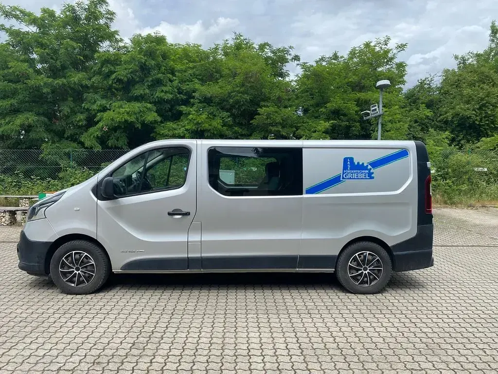 Gebraucht Renault Trafic 145 PS (106 kW) 2018 Silber Van / Kleinbus