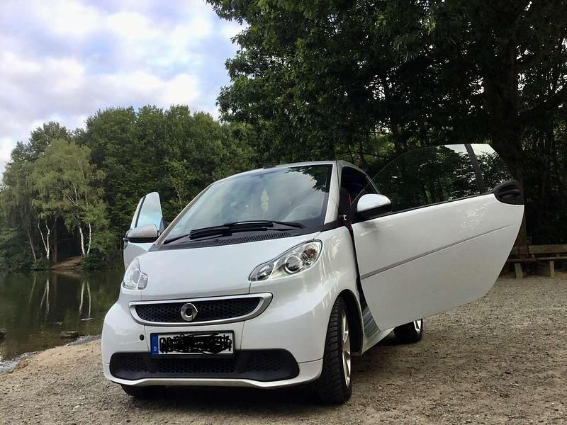 Weiß Gebraucht 2013 Smart ForTwo Cabrio Cabrio | 7.900 € (Fairer Preis) - Bild 1/4