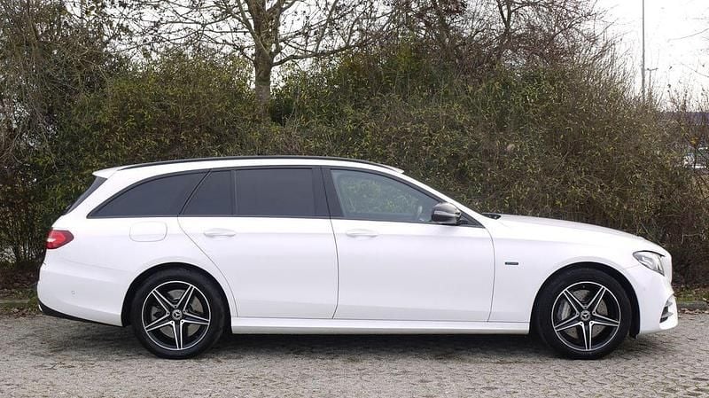 Polarweiss Gebraucht 2019 Mercedes E300 AMG line Kombi | 18.990 € (Teuer) - Bild 1/4