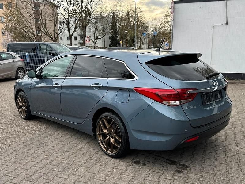 Gebraucht Hyundai i40 Trend 165 PS (121 kW) 2015 Blau Kombi