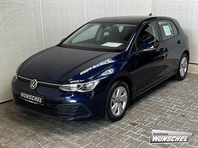 Blau Gebraucht 2021 VW Golf VIII Life Limousine | 18.975 € (Fairer Preis) - Bild 1/4