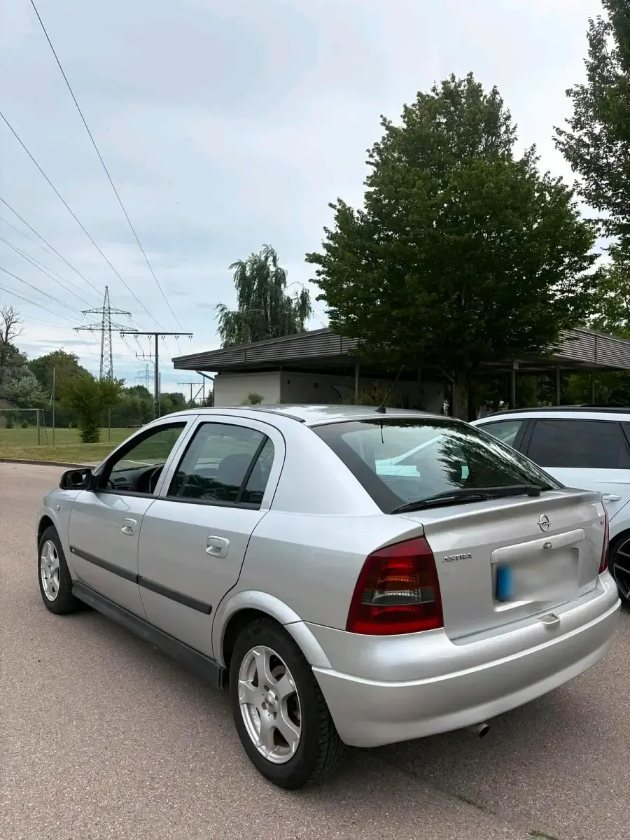 Gebraucht Opel Astra 84 PS (61 kW) 2002 Silber Kleinwagen