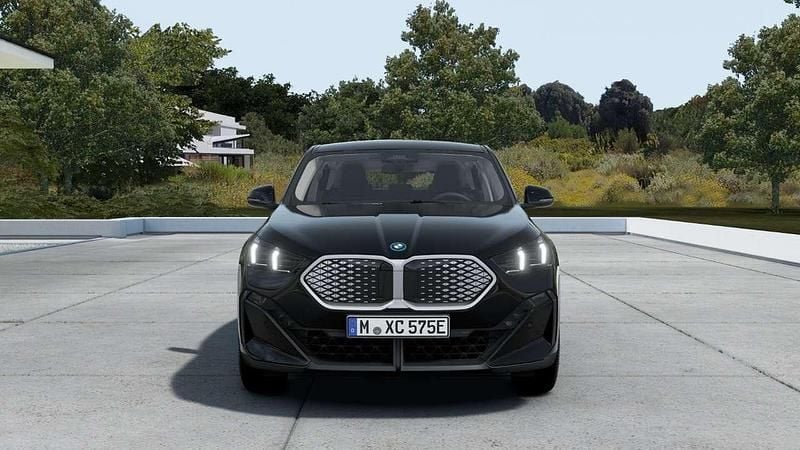 Neu BMW iX2 150 kW (204 PS) 2026 Schwarz uni SUV