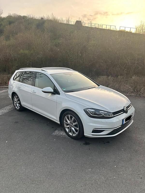 Gebraucht VW Golf VII Highline 150 PS (110 kW) 2019 Weiß Kombi