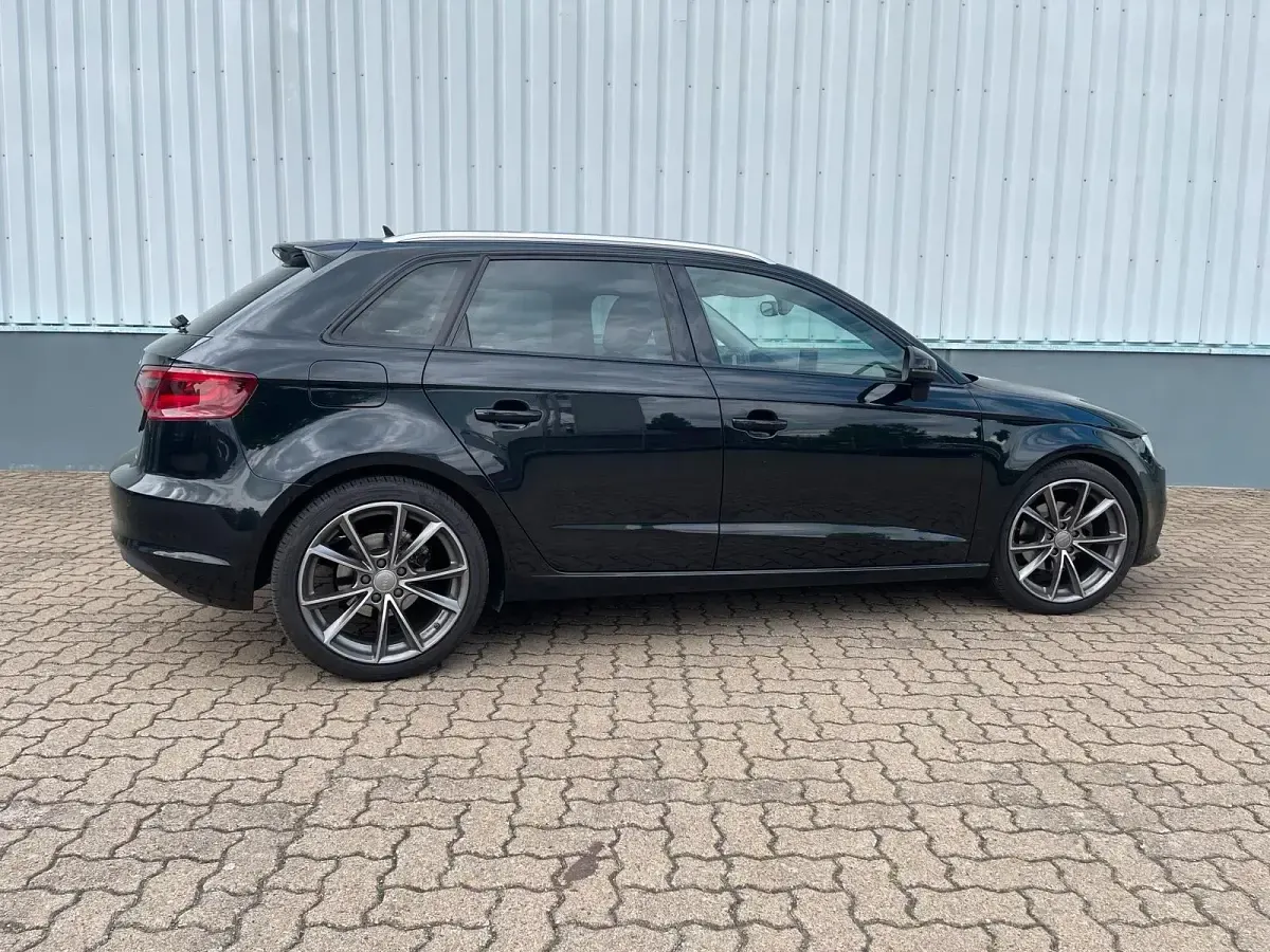 Gebraucht Audi A3 Sportback 105 PS (77 kW) 2013 Schwarz Kleinwagen