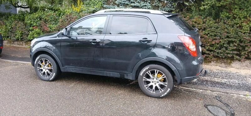Schwarz Gebraucht 2011 Ssangyong Korando SUV | 4.200 € - Bild 1/4