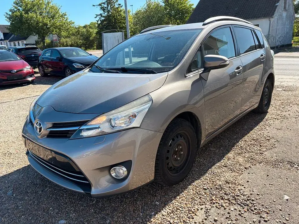 Gebraucht Toyota Verso Touch 147 PS (108 kW) 2016 Braun Van / Kleinbus