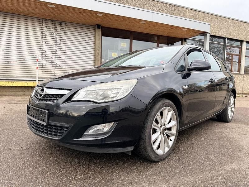 Gebraucht Opel Astra Edition 160 PS (117 kW) 2011 Schwarz Kombi