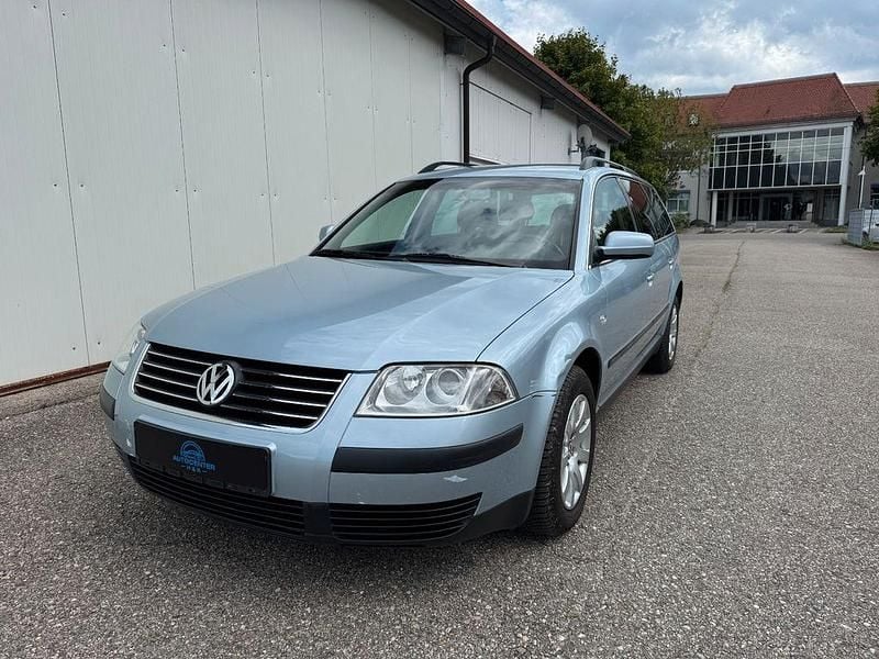 Gebraucht VW Passat Comfortline 131 PS (96 kW) 2001 Blau Kombi