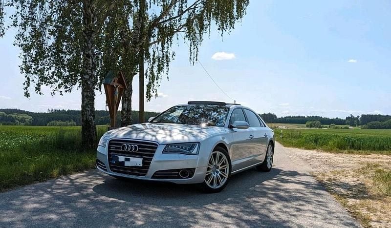 Grau Gebraucht 2011 Audi A8L Limousine | 22.500 € (Teuer) - Bild 1/4