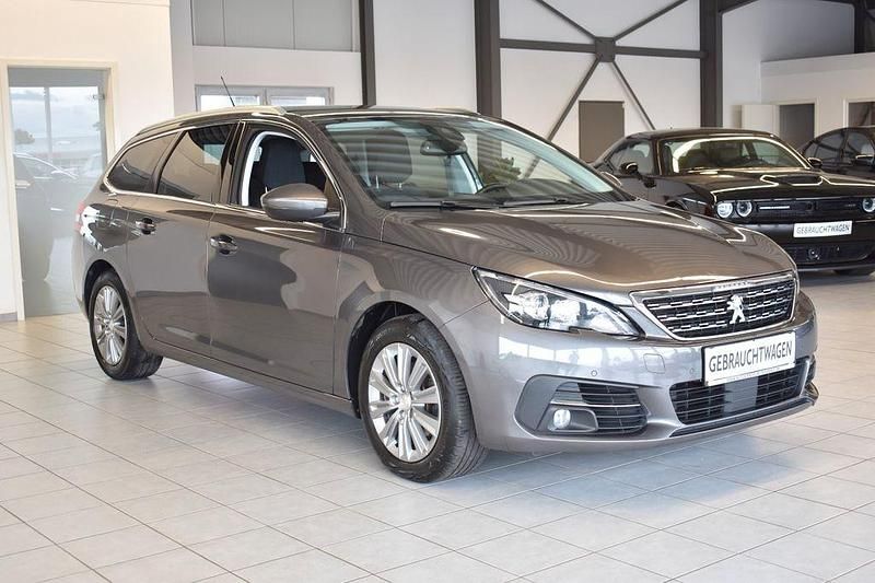 Grau Gebraucht 2021 Peugeot 308 Allure Kombi | 14.499 € (Guter Preis) - Bild 1/4
