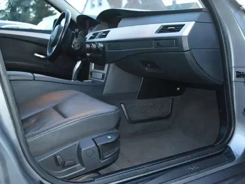 Gebraucht BMW 523 Advantage 190 PS (139 kW) 2009 Spacegrau Kombi