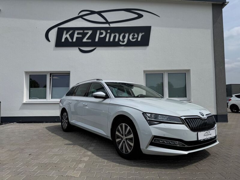 Weiß Gebraucht 2021 Skoda Superb Style Kombi | 25.499 € (Fairer Preis) - Bild 1/4