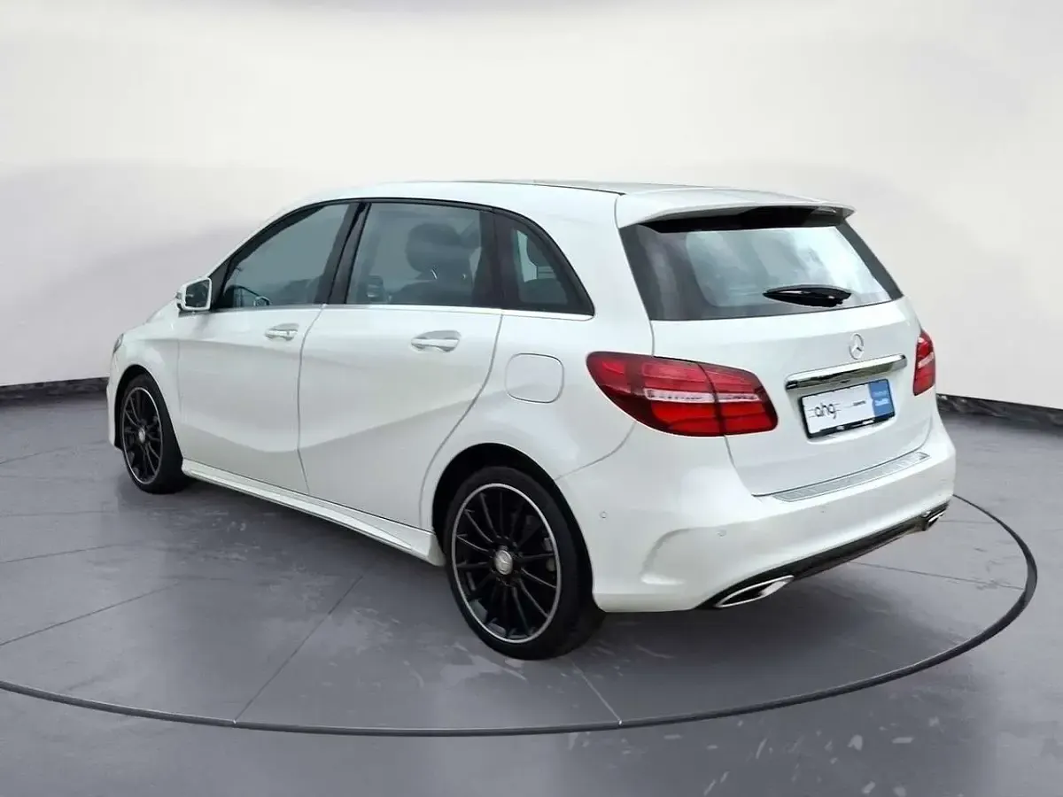 Gebraucht Mercedes B220 AMG line 184 PS (135 kW) 2015 Weiß Kleinwagen