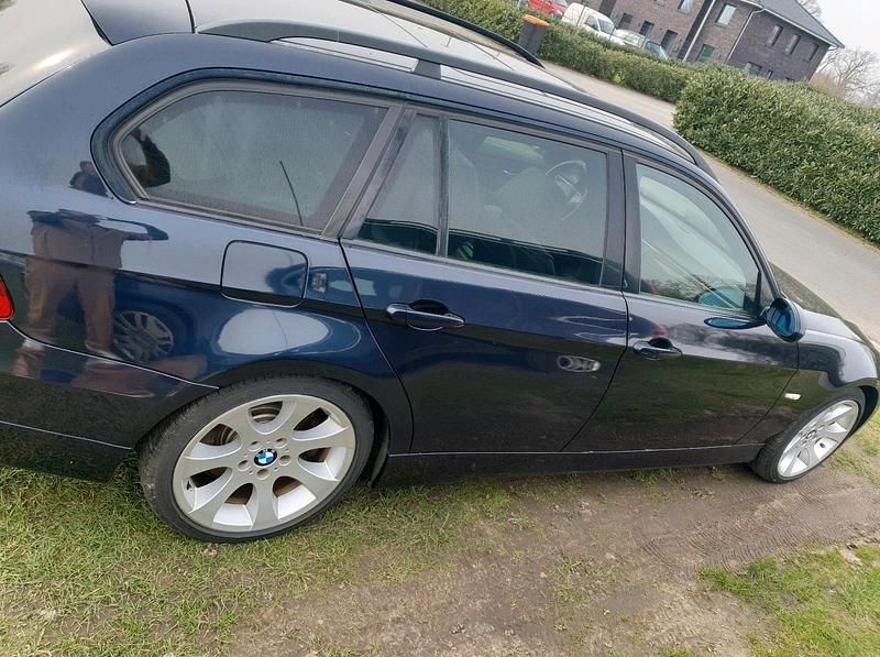 Gebraucht BMW 330 230 PS (169 kW) 2005 Blau Kombi