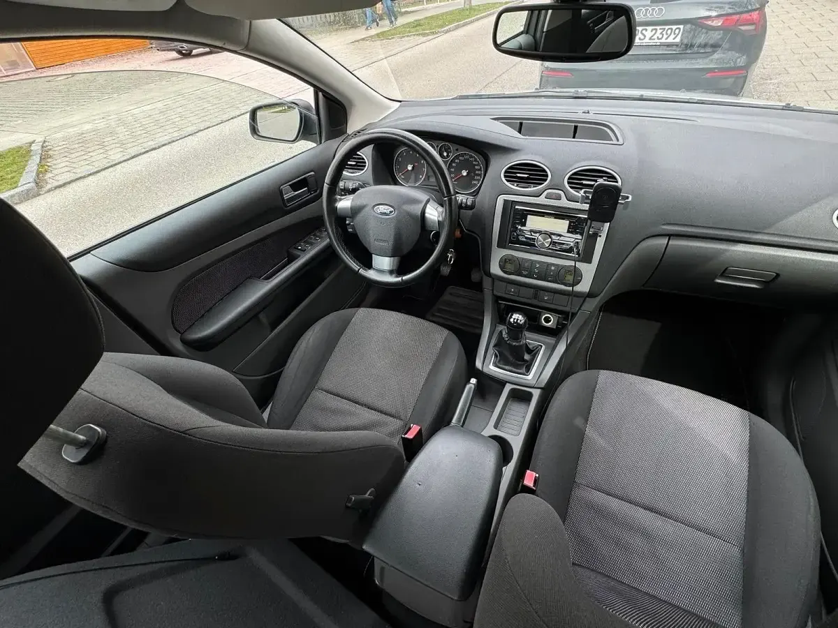 Gebraucht Ford Focus Titanium 101 PS (74 kW) 2006 Silber Limousine