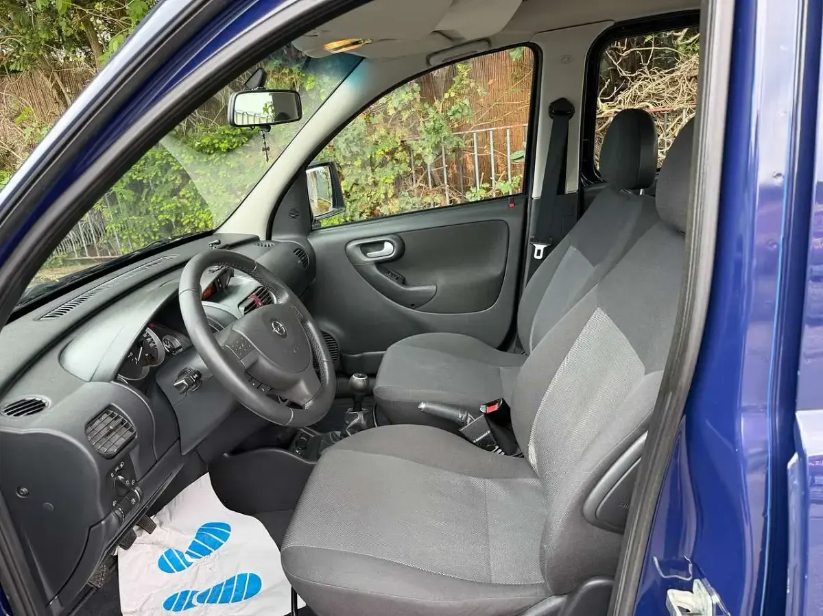 Gebraucht Opel Combo 94 PS (69 kW) 2010 Blau Van / Kleinbus