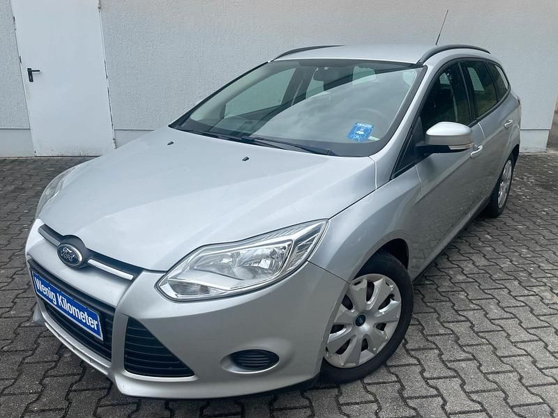 Grau Gebraucht 2012 Ford Focus Kleinwagen | 3.999 € (Guter Preis) - Bild 1/4