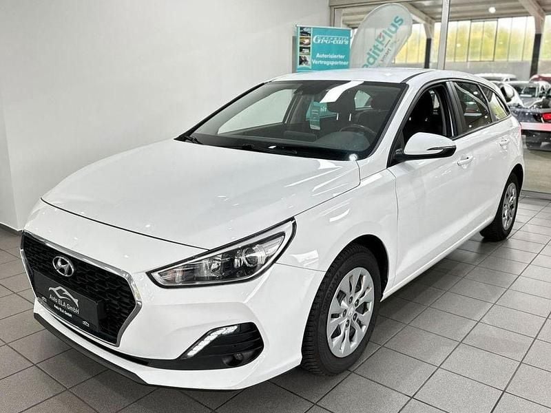 Weiß Gebraucht 2019 Hyundai i30 Select Kombi | 13.990 € (Fairer Preis) - Bild 1/4