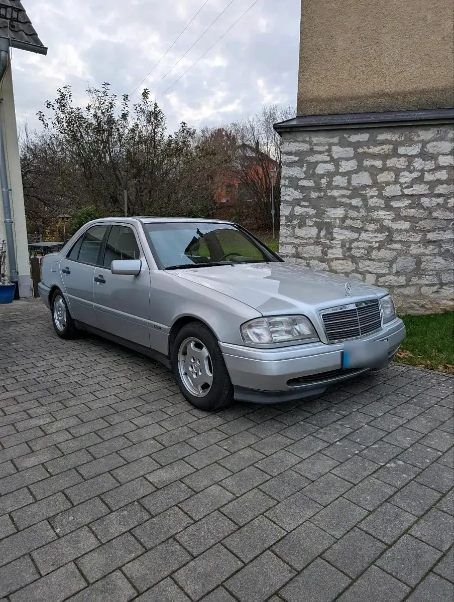 Gebraucht Mercedes C180 122 PS (89 kW) 1994 Silber Limousine