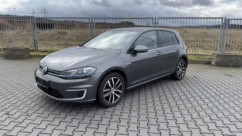 Gebraucht VW Golf 100 kW (136 PS) 2020 Grau Limousine