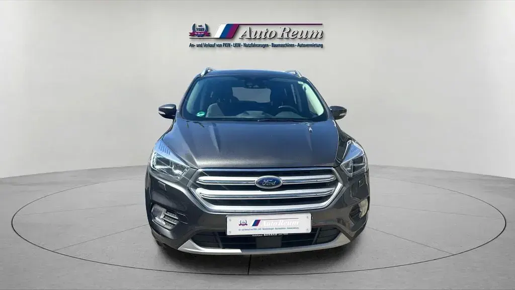Gebraucht Ford Kuga Titanium 150 PS (110 kW) 2018 Grau SUV