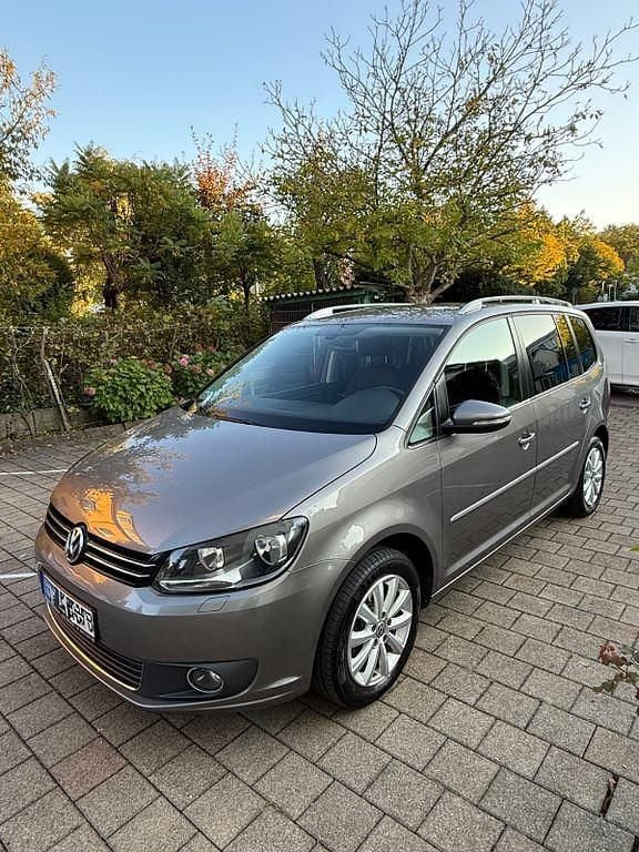 Grau Gebraucht 2011 VW Touran Highline Van / Kleinbus | 9.999 € (Fairer Preis) - Bild 1/4