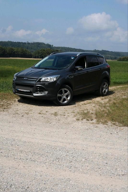Grau Gebraucht 2014 Ford Kuga SUV | 10.990 € (Guter Preis) - Bild 1/4