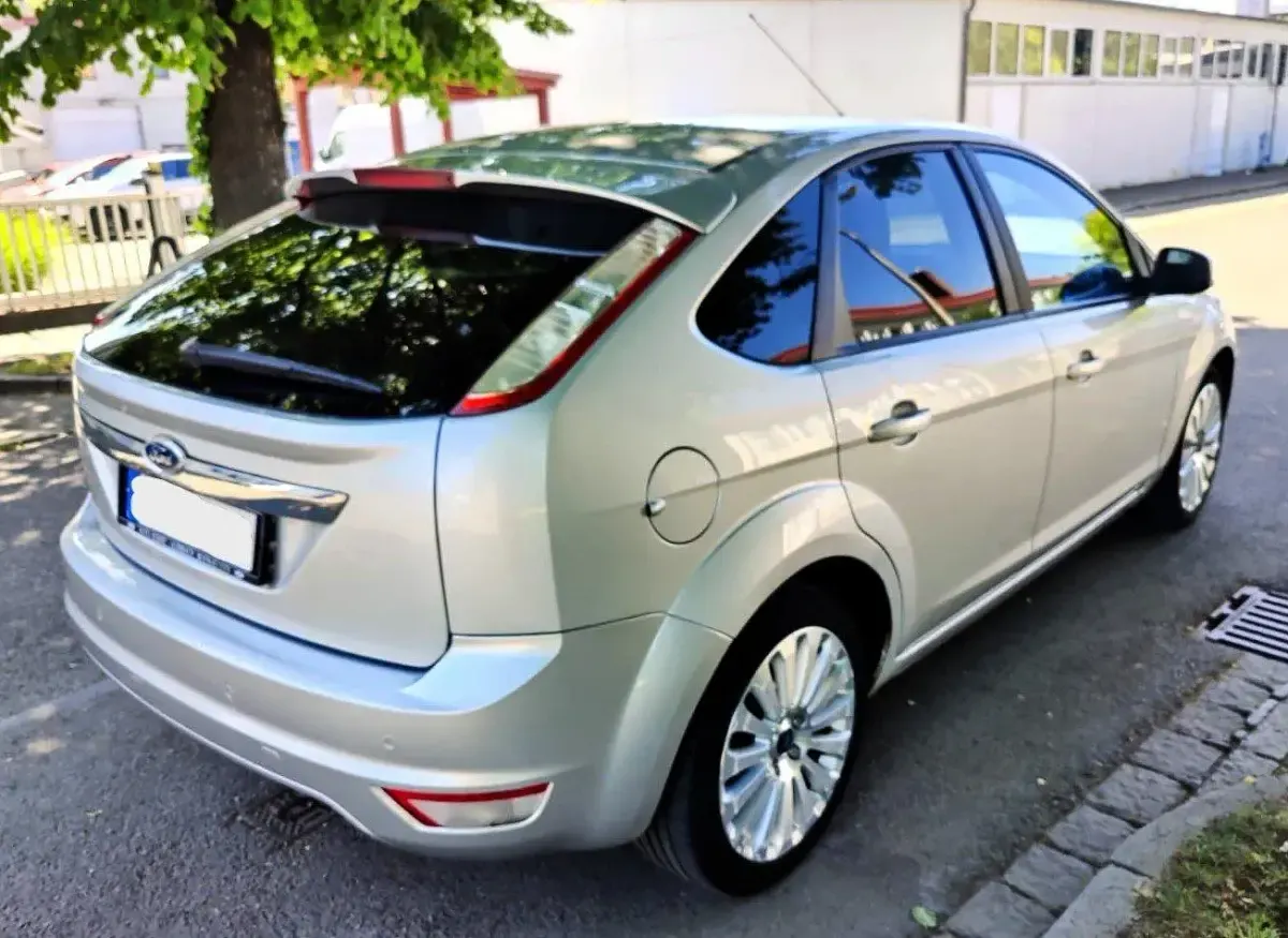 Gebraucht Ford Focus Titanium 125 PS (91 kW) 2008 Silber Limousine