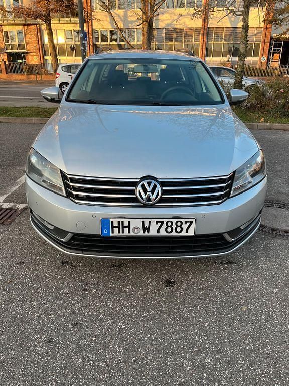 Grau Gebraucht 2013 VW Passat Comfortline Limousine | 6.800 € (Fairer Preis) - Bild 1/4