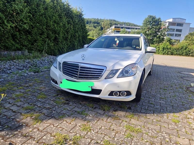 Weiß Gebraucht 2011 Mercedes E220 Kombi | 5.500 € (Superpreis) - Bild 1/4