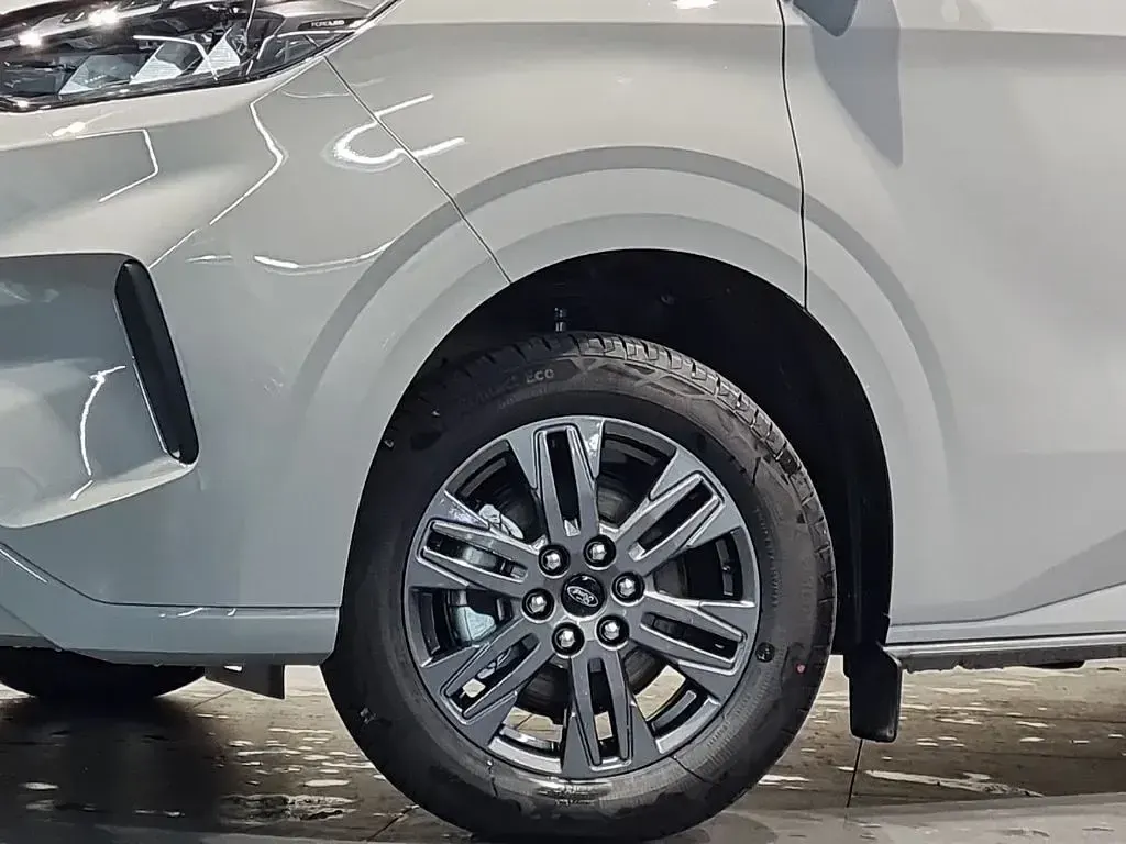 Neu Ford Tourneo Titanium 170 PS (125 kW) 2026 Greymatter Van / Kleinbus