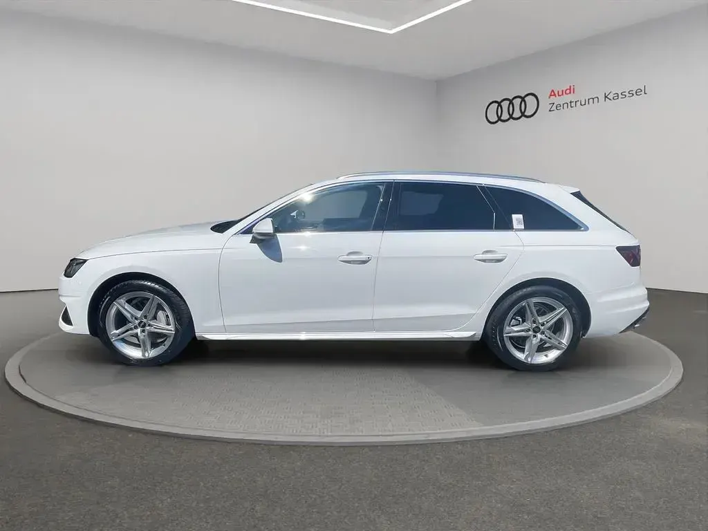 Gebraucht Audi A4 Sport 204 PS (150 kW) 2023 Ibisweiß Kombi