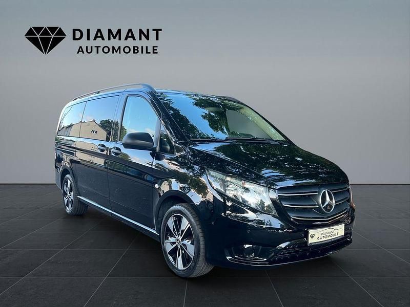 Schwarz Gebraucht 2022 Mercedes Vito Edition Van / Kleinbus | 43.990 € (Teuer) - Bild 1/4