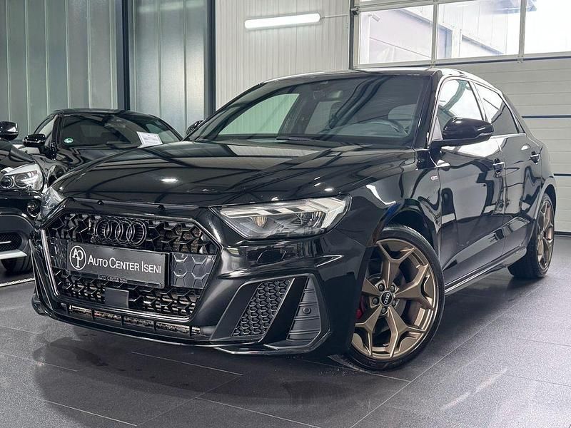 Mythosschwarz Gebraucht 2019 Audi A1 Sportback S-Line Kleinwagen | 22.980 € (Fairer Preis) - Bild 1/4
