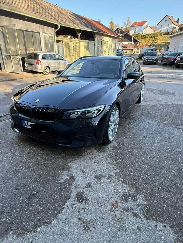 Schwarz Gebraucht 2019 BMW 330 Advantage Kombi | 26.200 € (Etwas zu teuer) - Bild 1/4