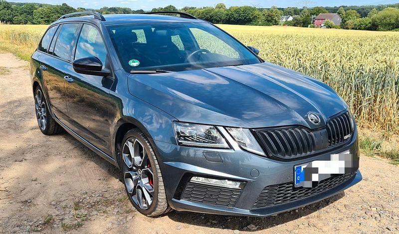Schwarz Gebraucht 2020 Skoda Octavia RS Kombi | 22.950 € (Fairer Preis) - Bild 1/4