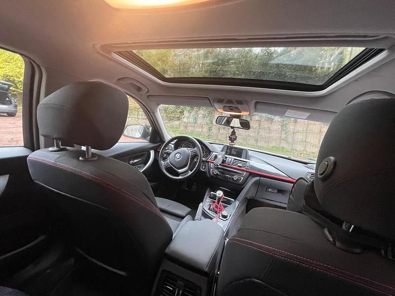 Second-hand BMW 320 183 CP (134 kW) 2012 Alb Berlinǎ