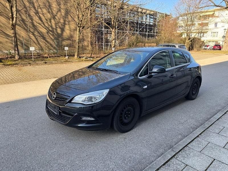 Gebraucht Opel Astra 140 PS (102 kW) 2012 Schwarz Limousine