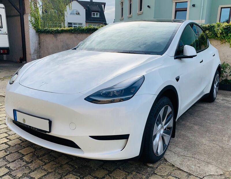 Weiß Gebraucht 2024 Tesla Model Y Standard Range SUV | 37.000 € (Fairer Preis) - Bild 1/4
