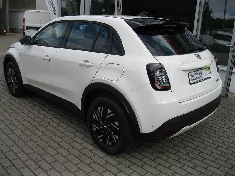 Neu Fiat 600 101 PS (74 kW) 2025 Weiß Limousine