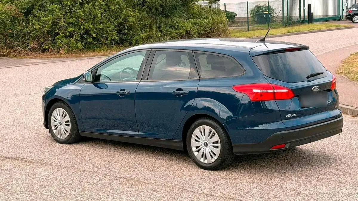 Gebraucht Ford Focus 125 PS (91 kW) 2016 Blau Kombi