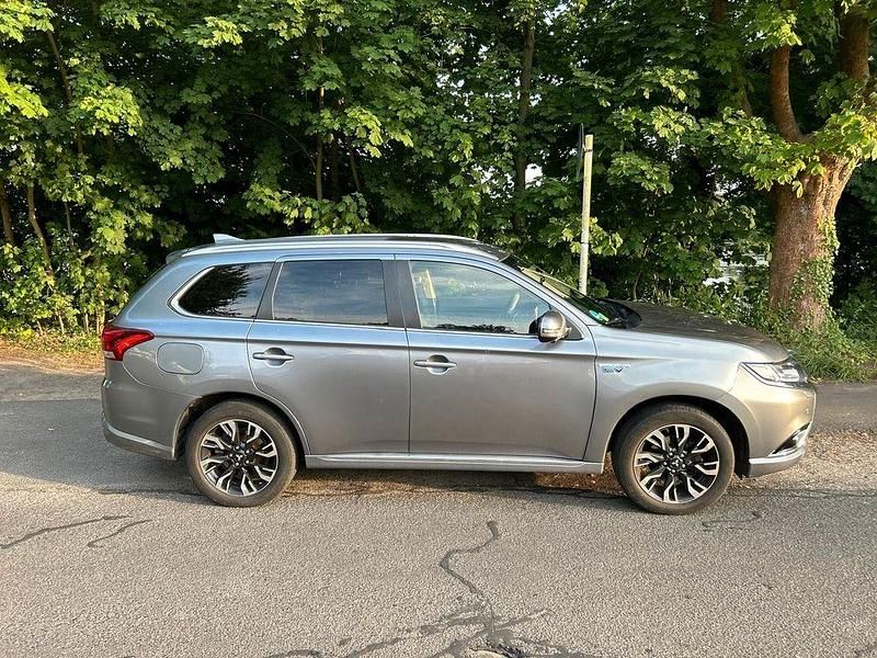 Gebraucht Mitsubishi Outlander P-HEV Top 224 PS (164 kW) 2018 Grau SUV