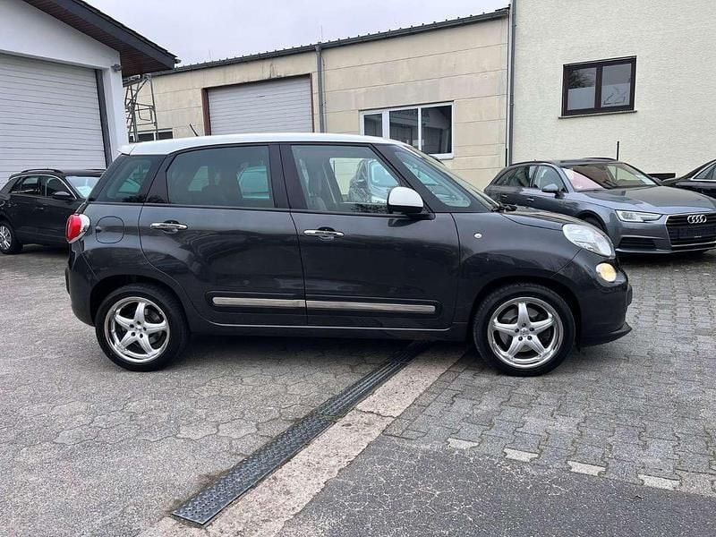 Gebraucht Fiat 500L 120 PS (88 kW) 2015 Schwarzweiß Van / Kleinbus