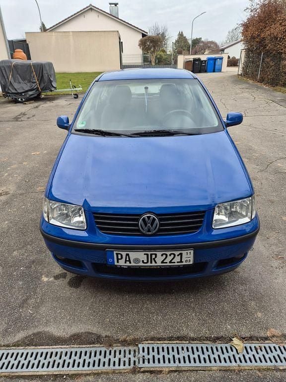 Blau Gebraucht 2000 VW Polo Comfortline Limousine | 700 € (Guter Preis) - Bild 1/4